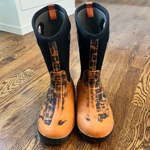 Kids size 3 Bogs